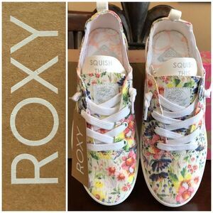ROXY - NWTIB - L Sz 6.5  "Libbie" Slip-On Canvas SneaKers in Floral Pattern 🌸